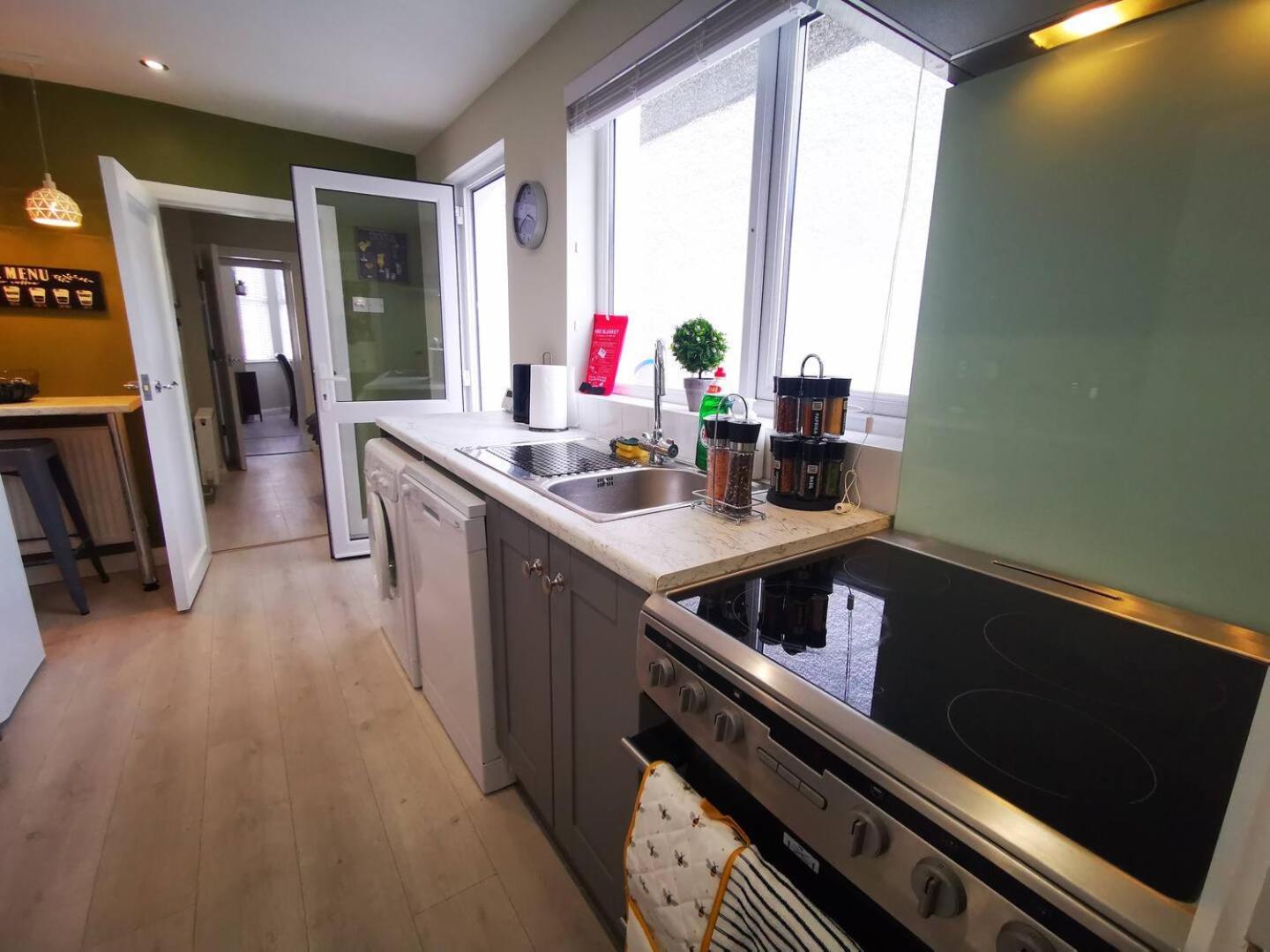 4br Modern Botanic House Belfast